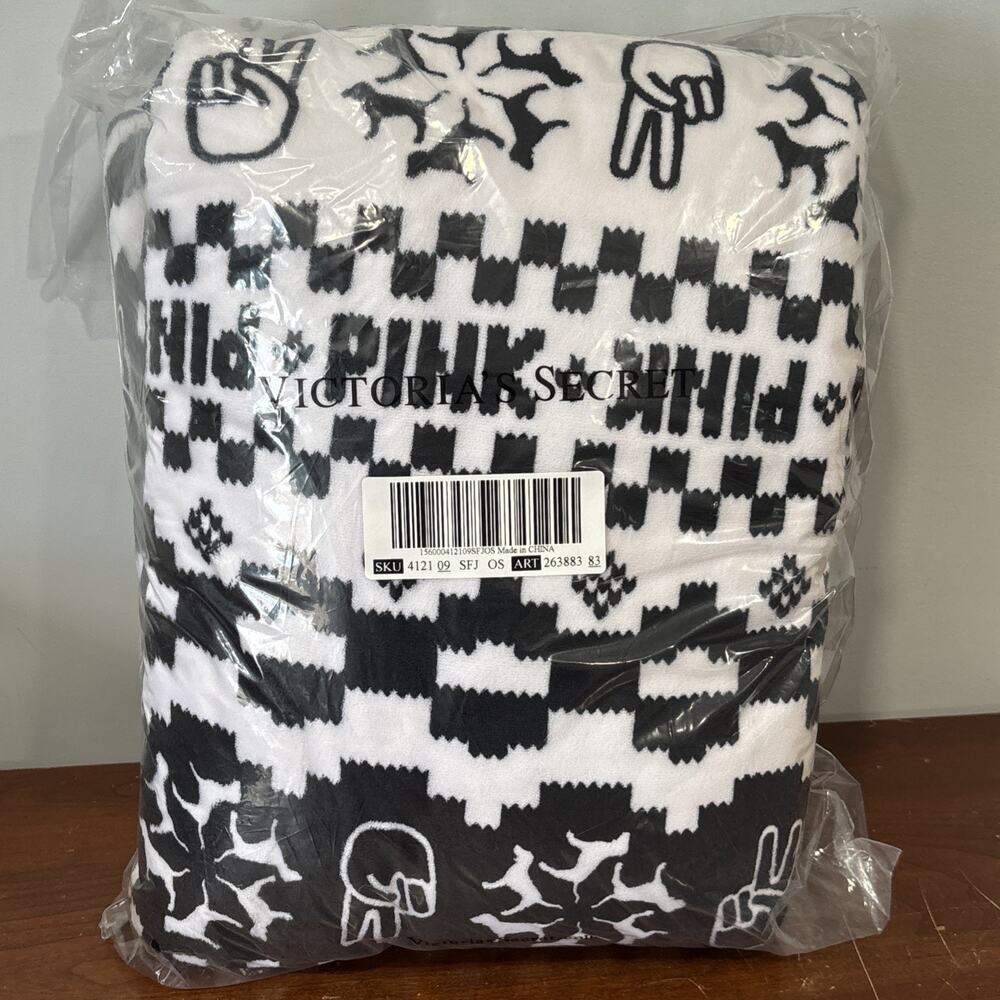 Victoria's Secret PINK Sherpa Blanket Fair Isle Dog 50x 60 White Black Peace NEW